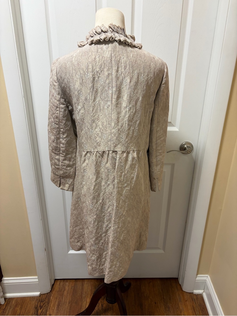 Elie Tahari Textured Cream Trench Coat